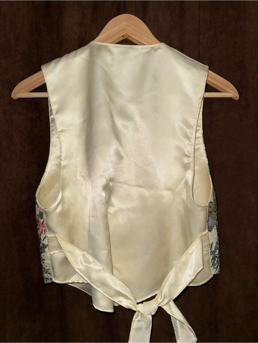 Floral Linen Blend V-Neck Vest in Cream and Pink - Picture 4 of 5